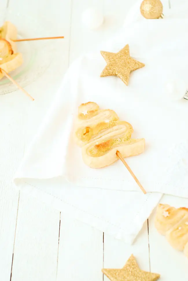 Mini sapins feuilletés à la pistache pour vos table de fête de Noel - http://www.confitbanane.com/ - #christmas