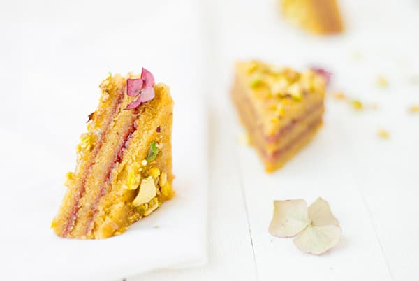 La recette de petits cakes à la pistache et framboise ultra moelleux et gourmand qui ressemble à un mille-feuille