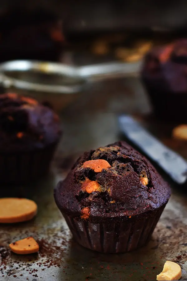 La meilleure recette de muffins au chocolat avec des pépites de dulcey - confit banane