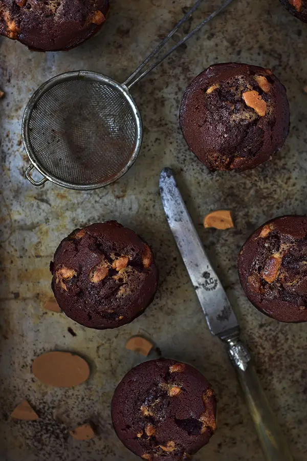 La meilleure recette de muffins au chocolat avec des pépites de dulcey - confit banane