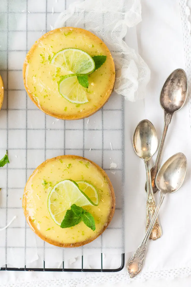 Tarte au citron vert, menthe & rhum façon mojito -- par Confit Banane - #mojito 
