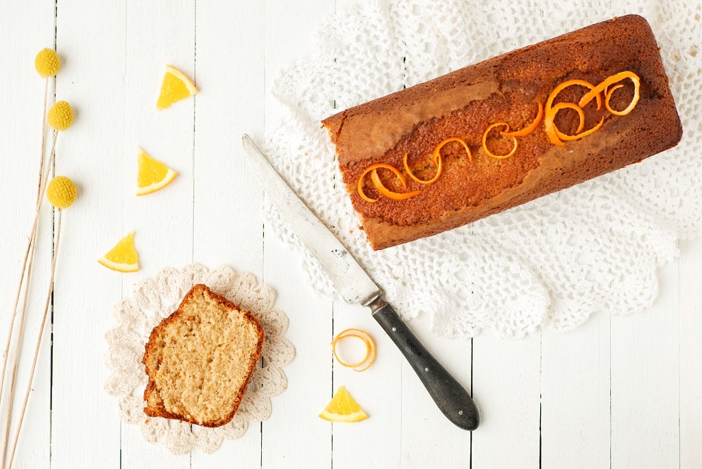 Un cake aux saveurs automnales, ultra fondant et parfumé... ce cake orange chataigne vous séduira à coup sur!! Recette à réaliser au thermomix ou non - http://www.confitbanane.com/ - #cake #thermomix #orange #chataigne