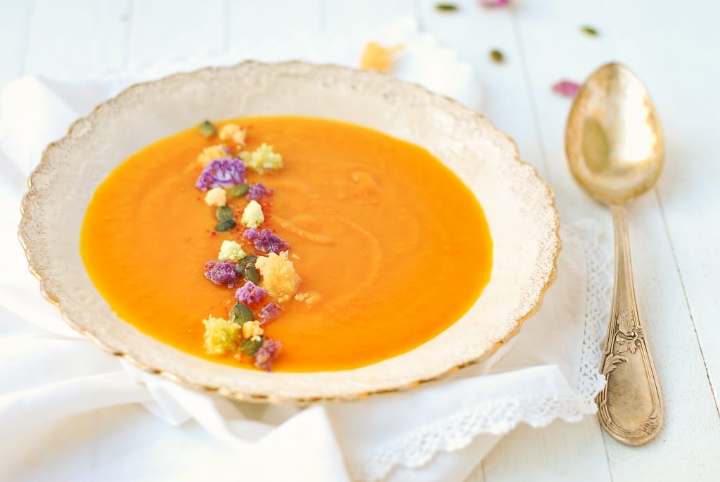Potimarron et carottes se rencontrent pour un velouté aux couleurs et saveurs de l'automne - http://www.confitbanane.com/
