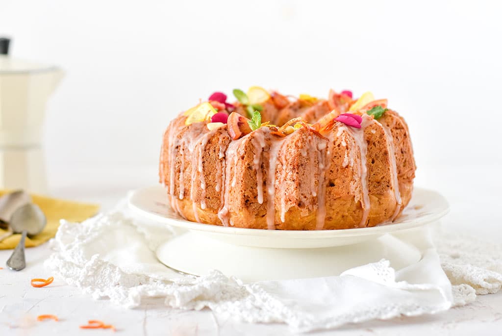Photographie culinaire d'un carrot cake bundt cake et glaçage à l'orange - #bundtcake #carrotcake -- Confit Banane