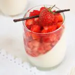 panna cotta vegan au lait de coco, vanille et tartare de fraise - par Confit Banane - #vegan #pannacotta