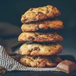 Une recette gourmande de cookies aux 3 chocolats -- recette de Confit Banane