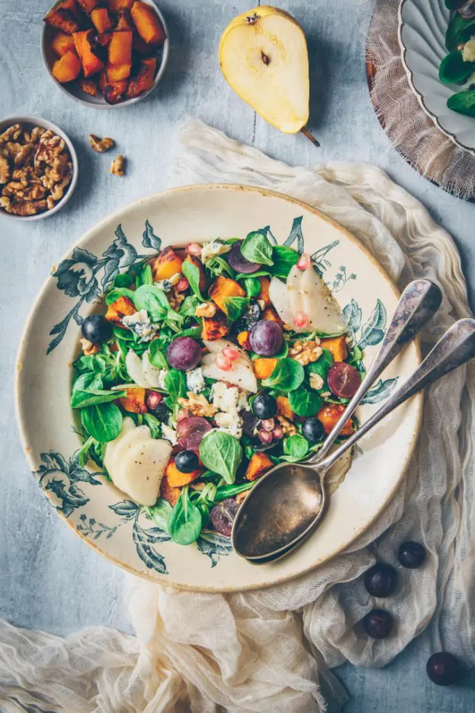 recette de salade d'automne au butternut rôti, poire & raisin 