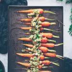 carottes fanes rôties au four en crumble - confitbanane
