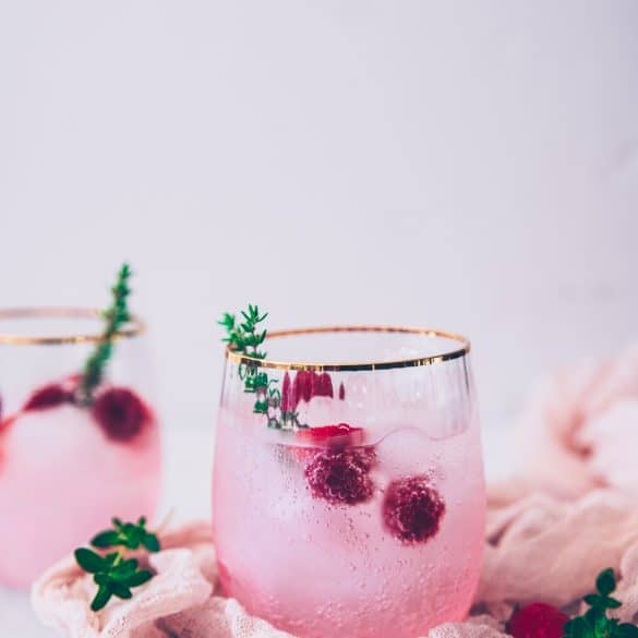 Gin tonic aux framboises • recette de Confit Banane