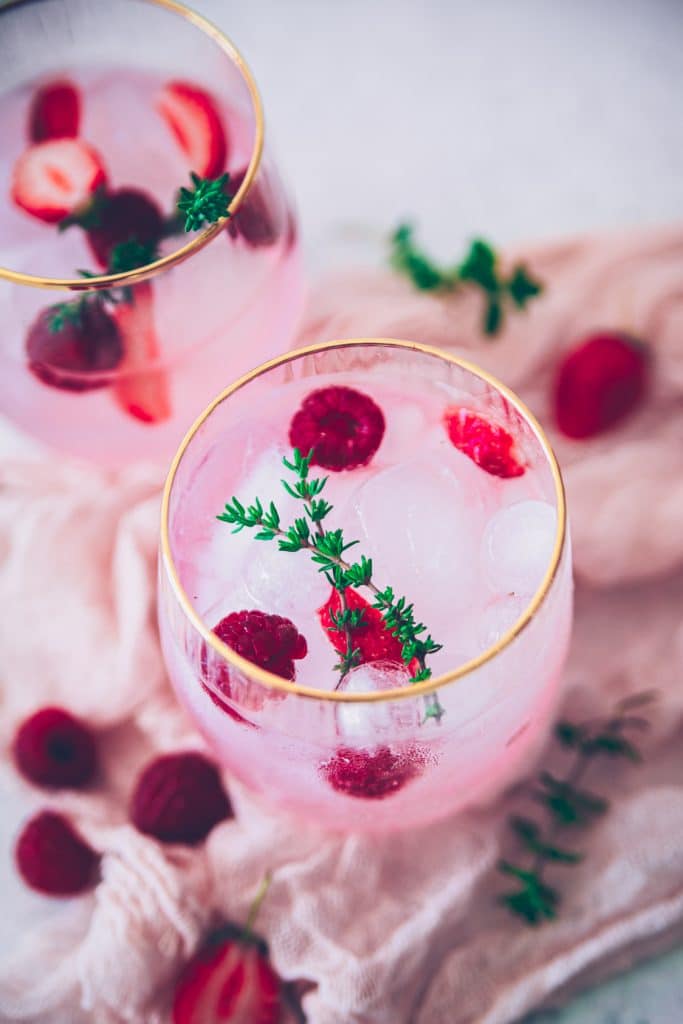 Gin tonic aux framboises • recette de Confit Banane