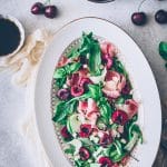recette de salade aux cerises, fromage de brebis & jambon de bayonne - confitbanane