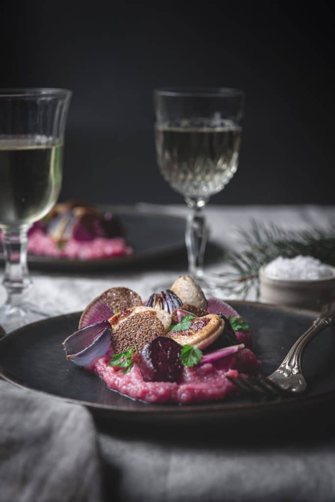 Boudin blanc, mousseline de topinambour et betterave et betteraves rôties